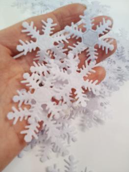 kleine Schneeflockenkristalle fliederton