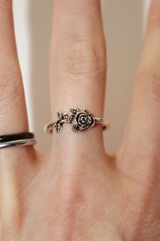 Vintage Ring Black Rose