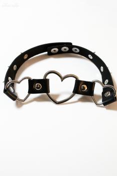 Halsband mit Herz und Nieten