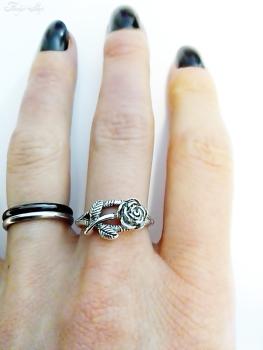 Black Rose Fingerring Gothic Stil