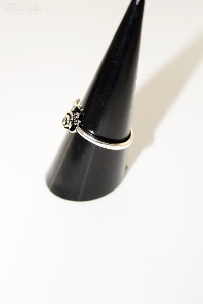 Vintage Ring Black Rose