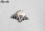 Anstecker Pin "Fledermaus mit Mond" Brosche